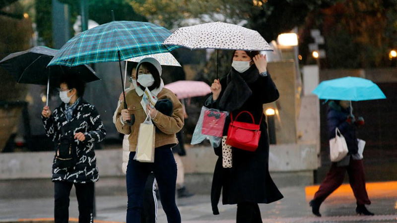 中国股市的投资者自国庆长假后热情高涨，助推中国股票市值自2015年以来首次突破10万亿美元。